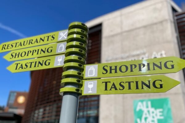 The Role of Signage in Wayfinding and Navigation Signage in Wayfinding